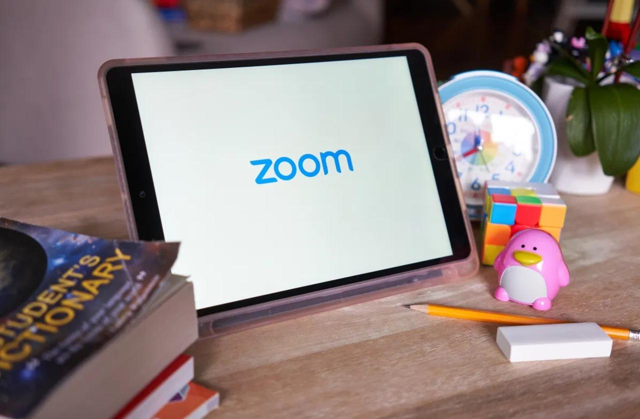 Debido a la modalidad híbrida que muchas escuelas están adoptando para el regreso a clases, Zoom se convierte en una de las herramientas predilectas de los alumnos que optan por el sistema virtual de educación (ESPECIAL) 