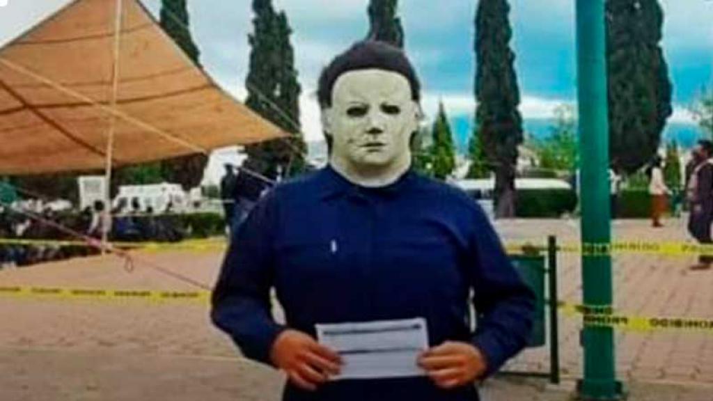 Hasta 'Michael Myers' acude a vacunarse contra COVID-19