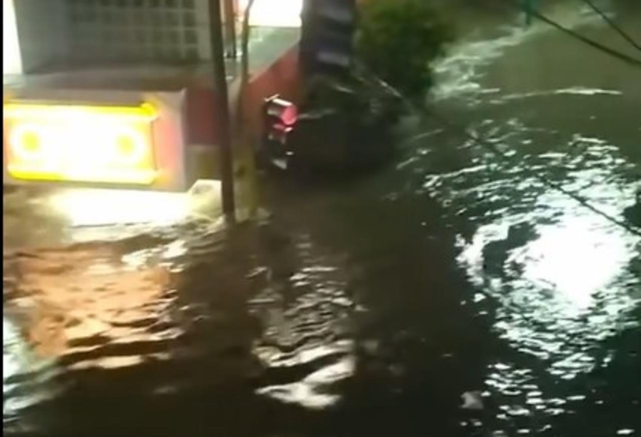 Sumergida en aguas negras amaneció la ciudad de Tula, Hidalgo la mañana de este martes tras el desbordamiento del río Tula que conecta como desague de Ecatepec.