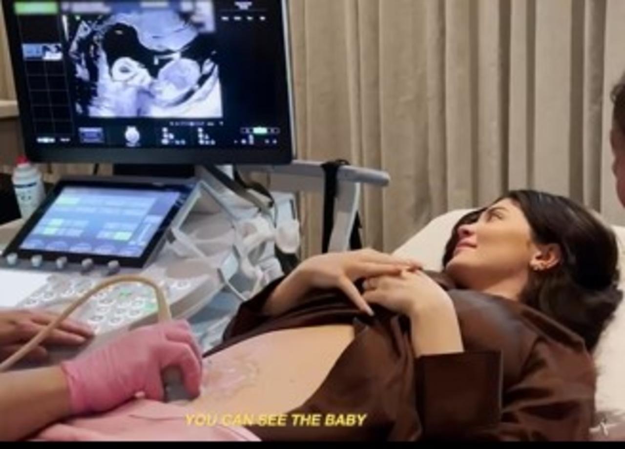 Con un tierno video en redes sociales, Kylie Jenner y Travis Scott anunciaron que esperan a su segundo bebé después de semanas de especulaciones entre medios de comunicación.