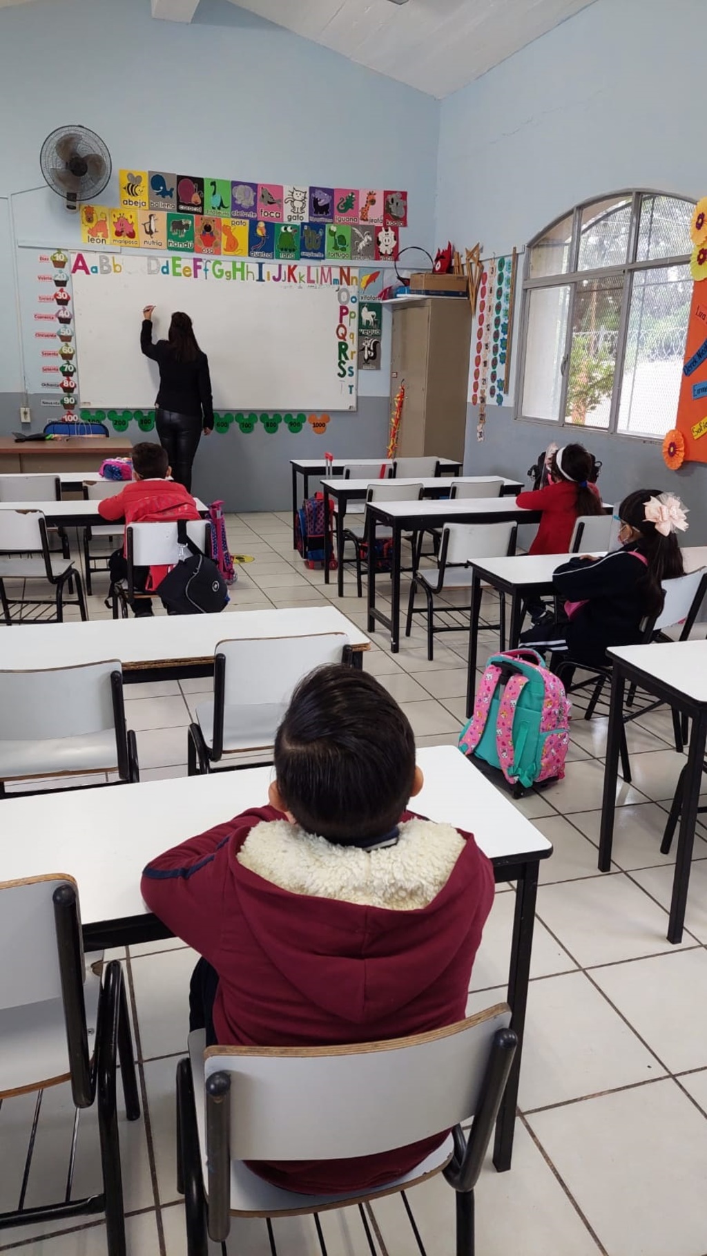 Solo una escuela, ubicada en Cuencamé, ha tenido que cerrar; las demás siguen tras aislar únicamente el aula donde se dio el caso. (EL SIGLO DE TORREÓN / Claudia Barrientos)