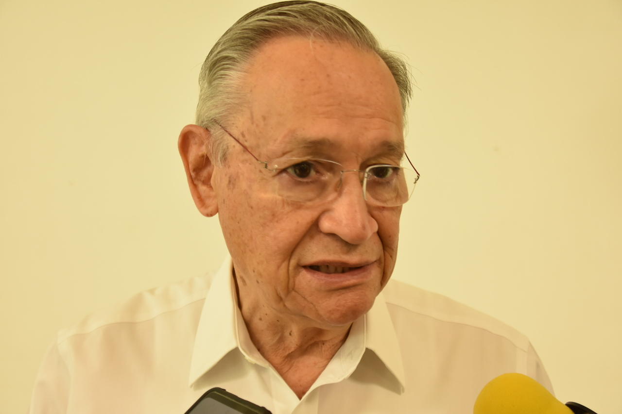 Secretario de Educación, Higinio González Calderón.