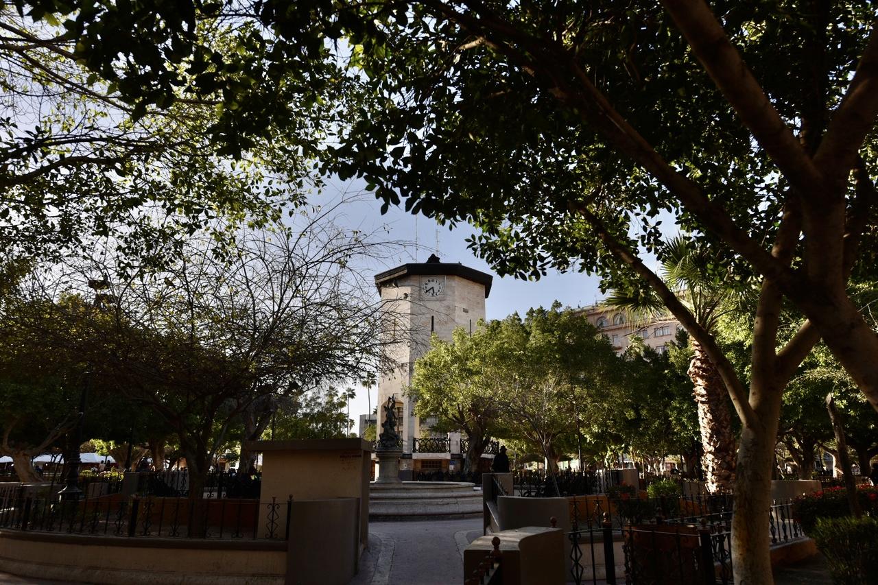 Las cuatro fuentes de agua de la plaza fueron reinstaladas esta semana, posteriormente estas fuentes y el kiosco. (ARCHIVO)