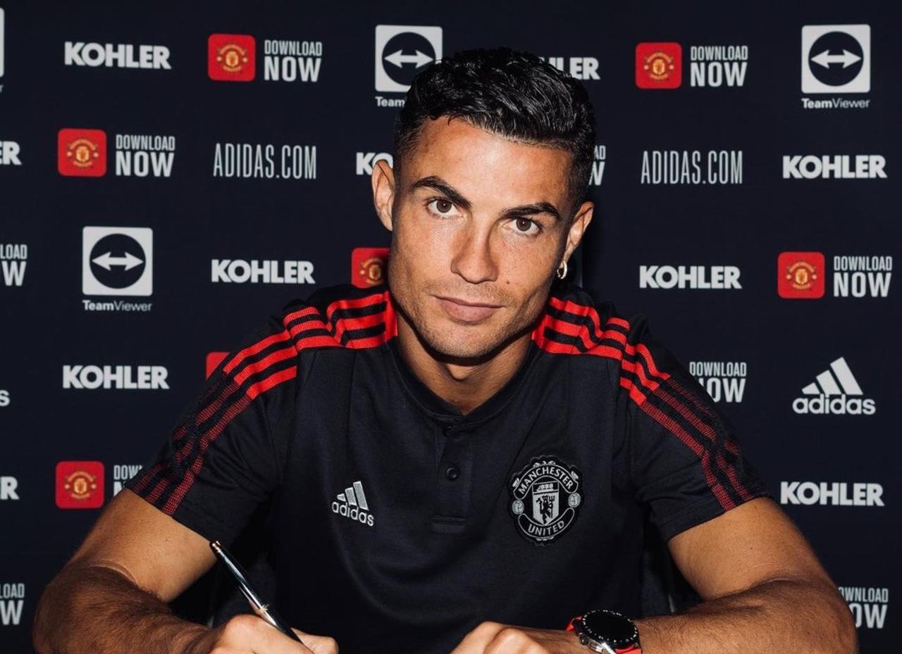 Cristiano Ronaldo fue una de las grandes bombas del mercado de fichajes al regresar al Manchester United. (ESPECIAL)