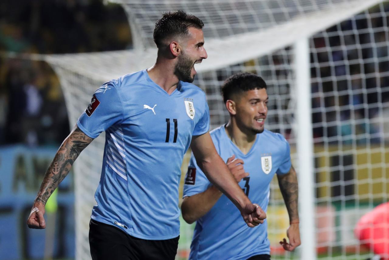 Uruguay consiguió este jueves una victoria agónica sobre Ecuador gracias a un gol en el minuto 92 de Gastón Pereiro que le elevó al tercer puesto de las eliminatorias sudamericanas del Mundial de Catar al cabo de la décima fecha. (ARCHIVO) 

