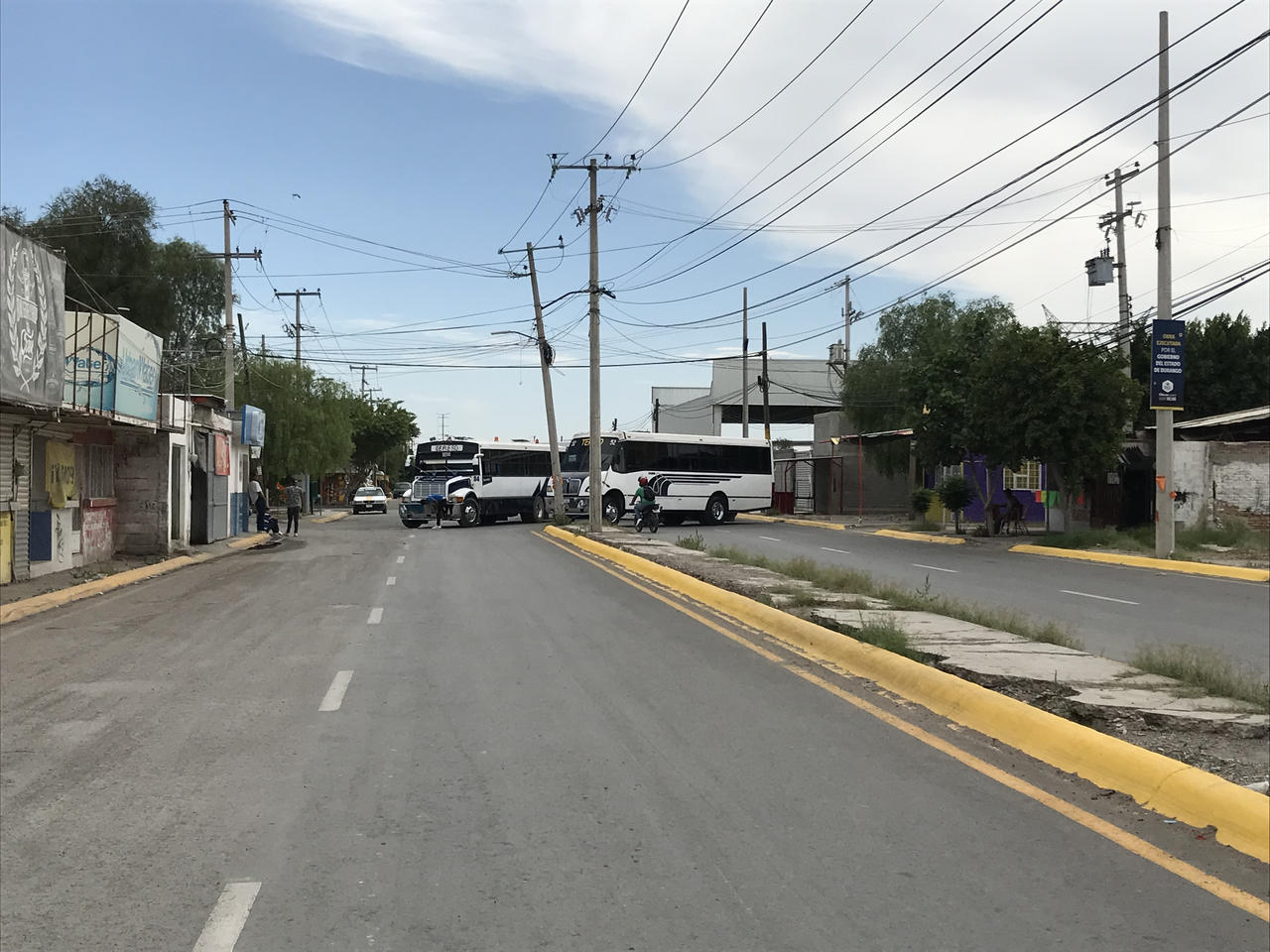 El conflicto entre el sindicato de Rutas Urbanas y la empresa Transportes Moctezuma de La Laguna o “verdes” sigue, por la puesta en marcha de éste último de la línea Cereso, la cual mantenía en abandono por casi 10 años y de la que aseguran cuentan con la autorización de las autoridades de Transporte del Estado