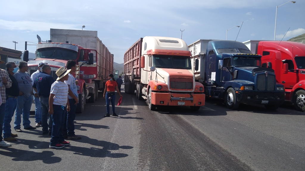 El pasado miércoles, choferes de la AMOTAC bloquearon casi todos los accesos a Ciudad Lerdo en reclamo contra tránsitos. (ARCHIVO)