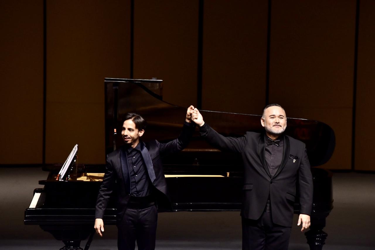 Amistad. El pianista Ángel Rodríguez y el tenor Javier Camarena también celebraron ayer 10 años del compañerismo que los ha llevado a recorrer los escenarios más importantes del mundo. (ÉRICK SOTOMAYOR)