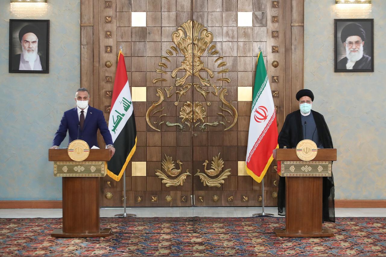 Irán e Irak acordaron este domingo fortalecer su ya estrecha relación bilateral 'en todas las áreas', durante una visita a Teherán del primer ministro iraquí, Mustafa al Kazemi, quien intenta mantener un equilibrio entre el país vecino y Estados Unidos. (EFE)

 