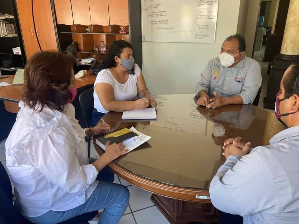El Instituto Municipal de la Mujer en Gómez Palacio se reunió con el Cecati 20 para pactar alianzas en beneficio de las gomezpalatinas. (CORTESÍA)