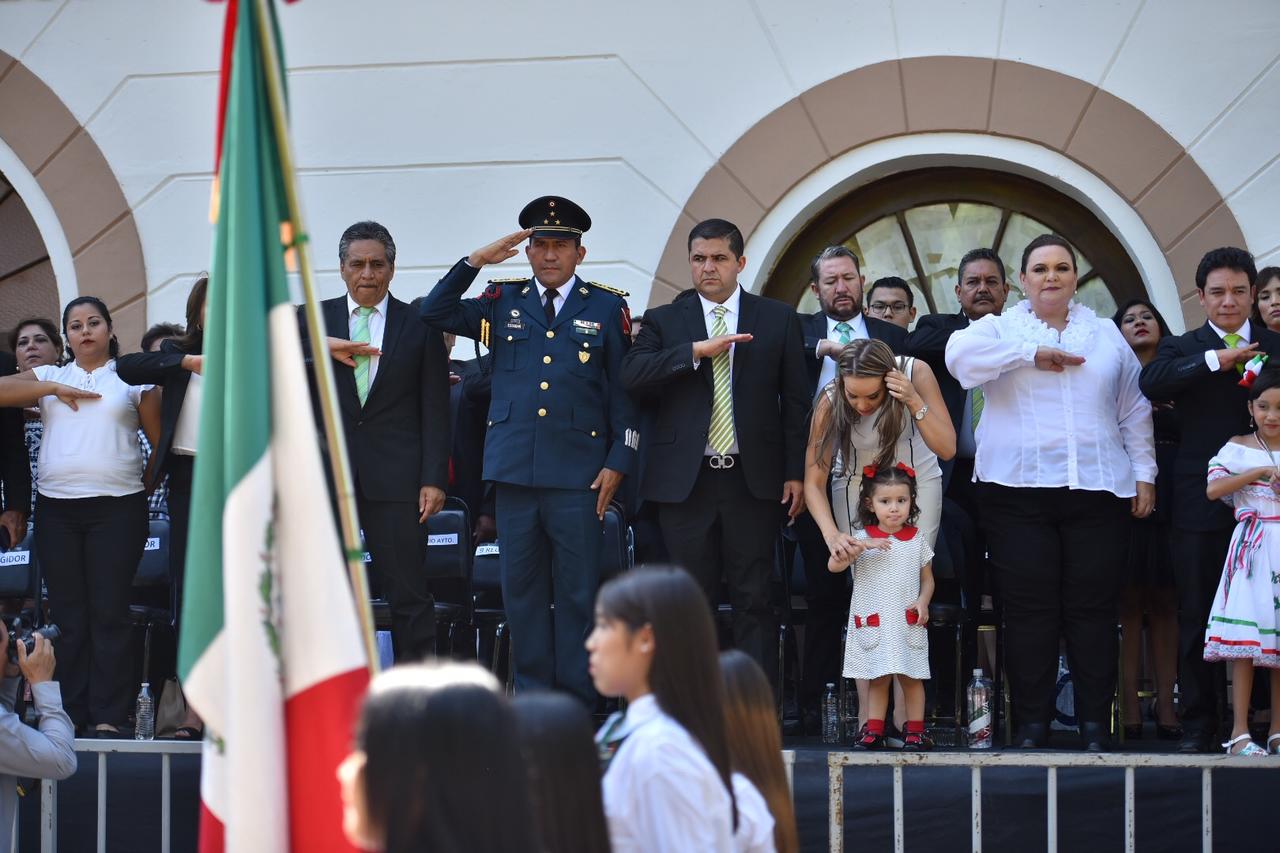 En la ceremonia del Grito de Independencia, el cielo de ciudad Lerdo se iluminará con la presencia de la tradicional pirotecnia que como cada año es lanzada al aire para festejar el inicio la lucha por la Independencia de México. 
