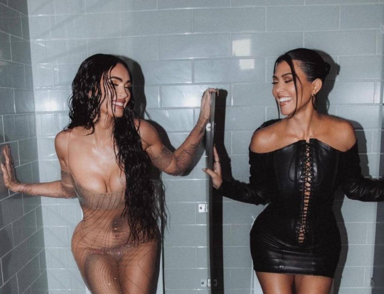 A dos días de haberse celebrado la ceremonia de los Video Music Awards de MTV, Kourtney Kardashian y Megan Fox han encendido las redes sociales con el apasionado momento que compartieron detrás de cámaras.