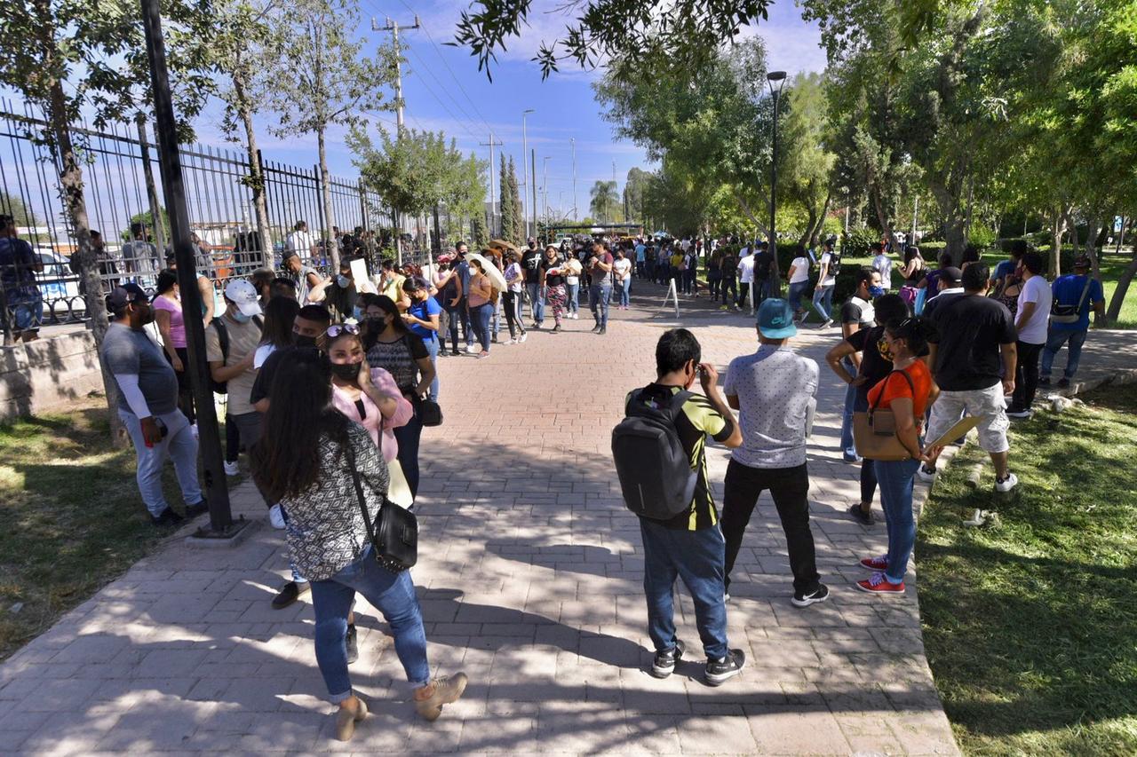 Jóvenes de 18 a 29 años abarrotaron el Bosque Urbano de Torreón (ÉRICK SOTOMAYOR)