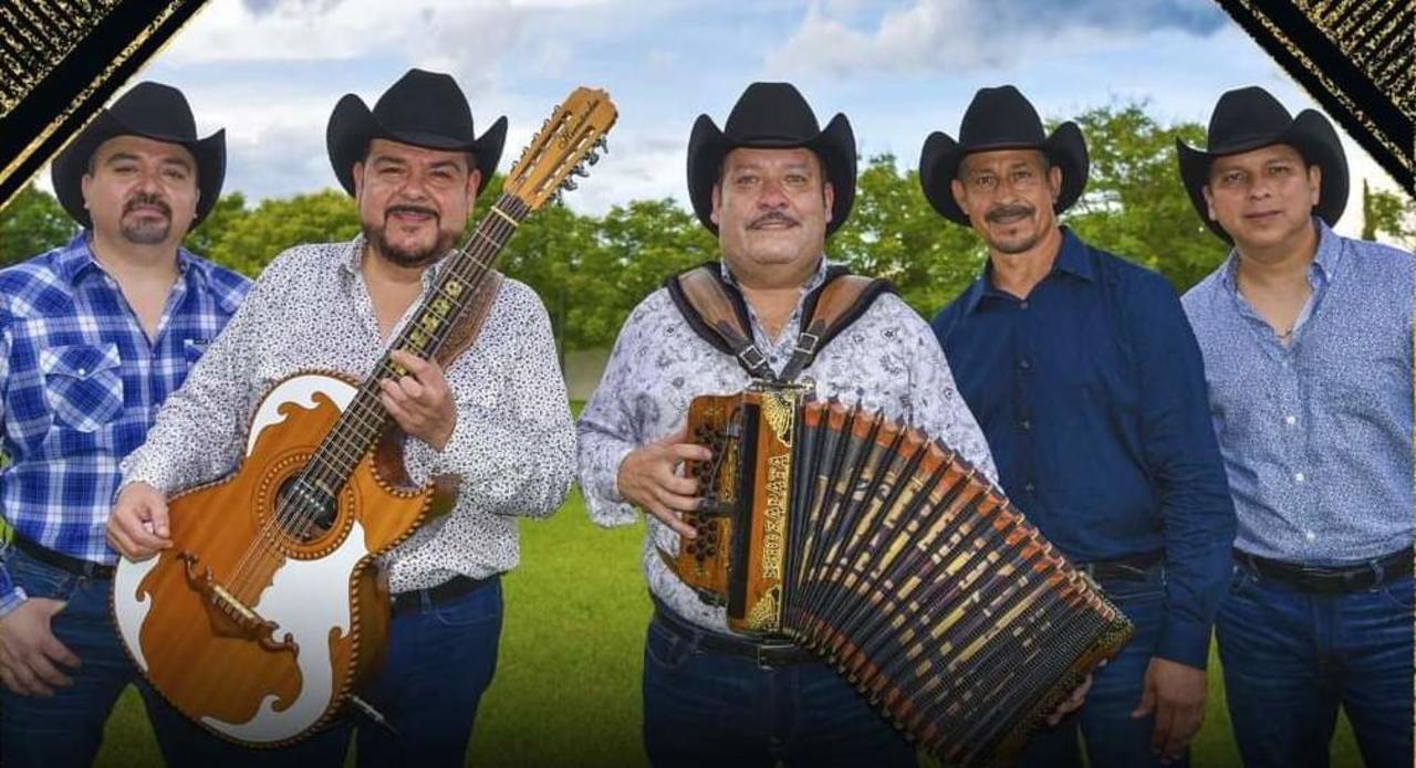 Como parte de la celebración por su 28 Aniversario, el grupo Pesado lanzó al mercado musical digital, Estas se disfrutan con cerveza un EP en vivo que contiene ocho éxitos del Regional Mexicano. (ESPECIAL) 