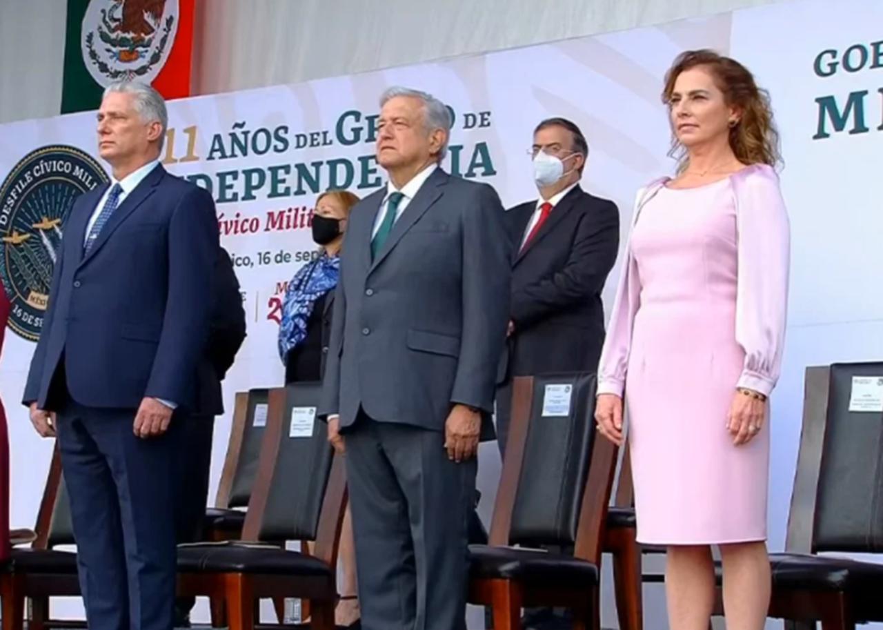 López Obrador encabeza esta mañana el desfile cívico-militar del Día de la Independencia, acompañado por su homólogo de Cuba, Miguel Díaz-Canel. (ESPECIAL)
