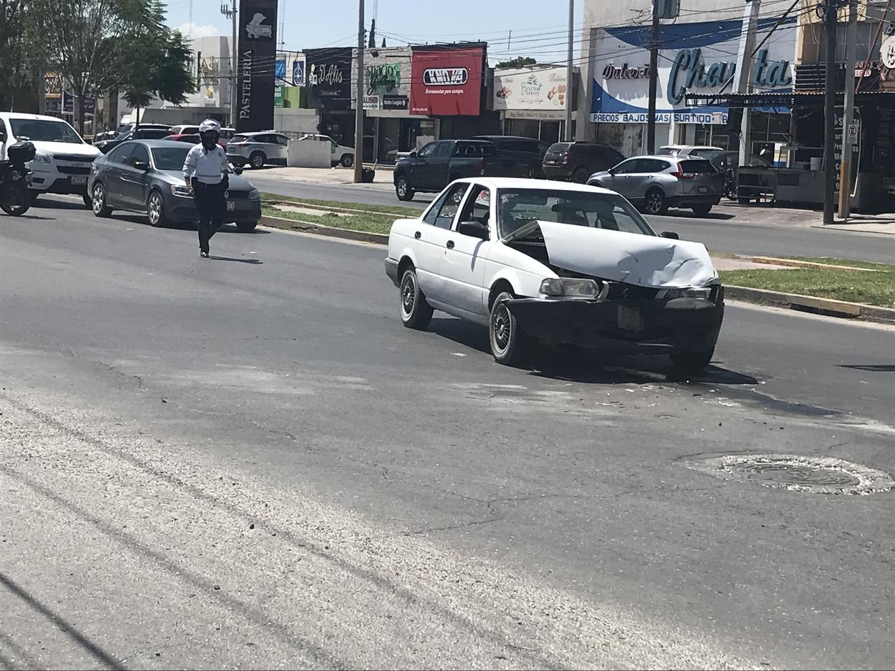 La tarde de este sábado se registró un accidente vial frente a la colonia Navarro de la ciudad de Torreón, una menor de siete años de edad resultó lesionada en los hechos.
