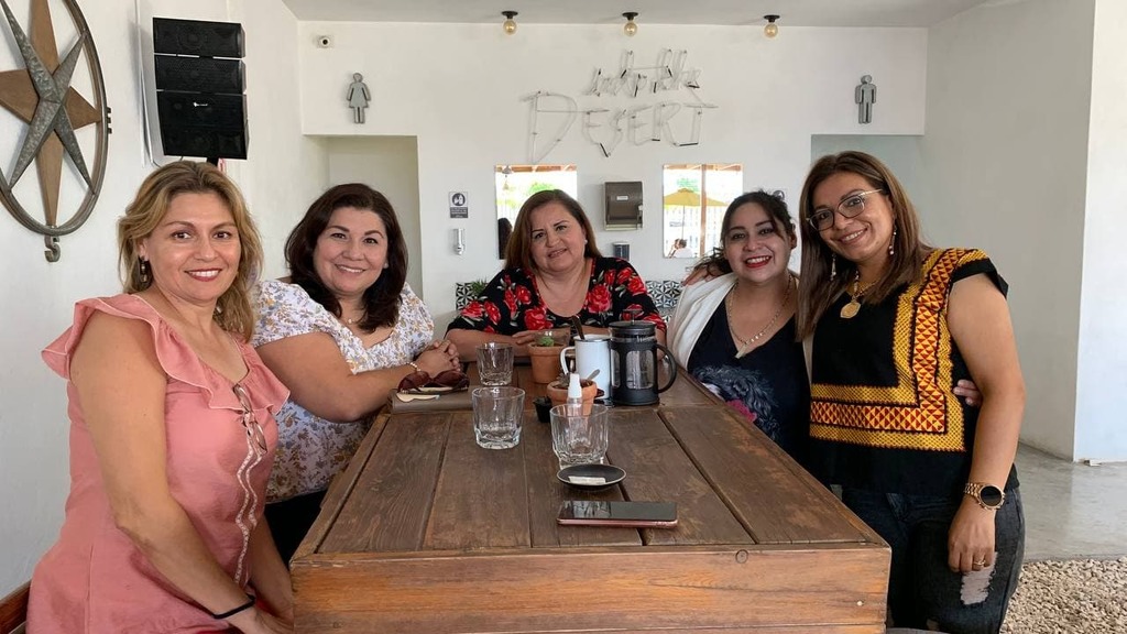 Miriam, Gaby, Irma, Dora Díaz y Mirela.
