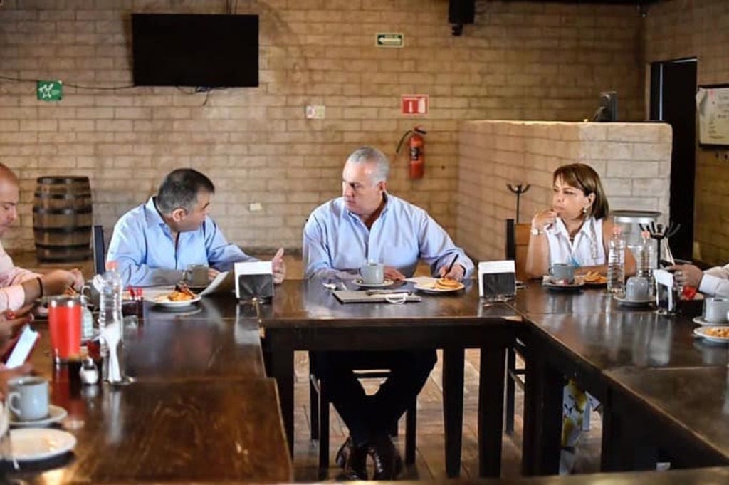 Se reúne el alcalde electo de Torreón con ediles del PRI y del PRD para afinar detalles de su próxima administración. (CORTESÍA)