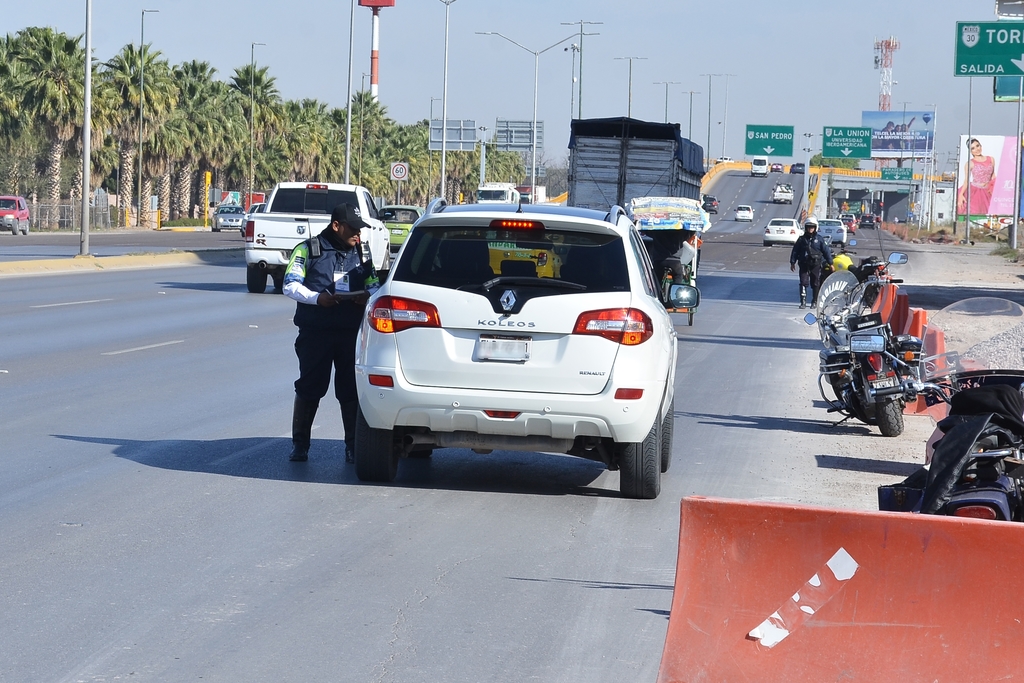 Incrementan vigilancia vial en la carretera Torreón-San Pedro luego de las recientes tragedias ocurridas en esa rúa. Las autoridades llaman a los conductores a respetar el límite de velocidad. (ARCHIVO)