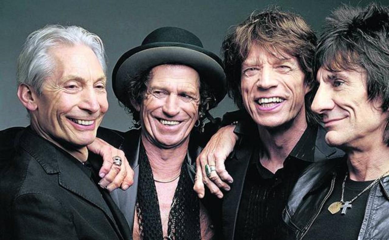 Los Rolling Stones homenajean al recientemente fallecido Charlie Watts en el video de la canción 'Living in the Heart of Love', cuyo tráiler se ha dado a conocer hoy, y en el que aparece escrita en el cielo la frase 'Mi querido Charlie' ('Charlie is my darling').  (ESPECIAL) 