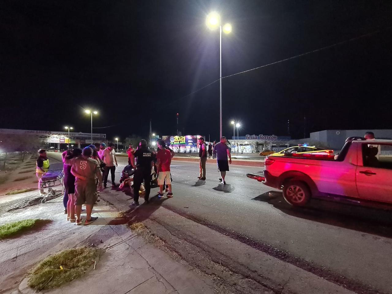 El accidente ocurrió cerca de las 3:00 de la madrugada de este martes, sobre los carriles centrales de la vialidad, a 150 metros del puente peatonal. (EL SIGLO DE TORREÓN)