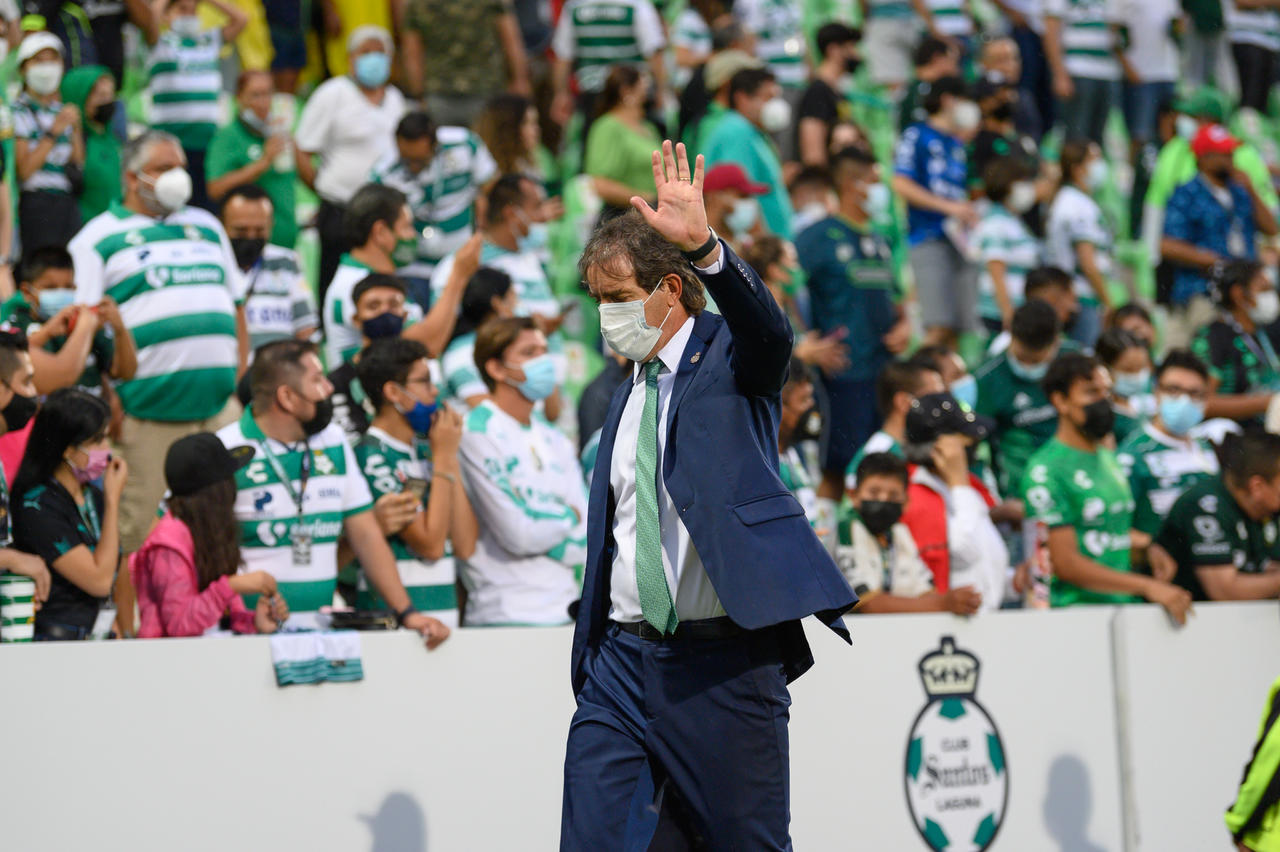 Técnico de Santos Laguna confía en poder derrotar al conjunto del 'Vasco' Aguirre. (ARCHIVO)