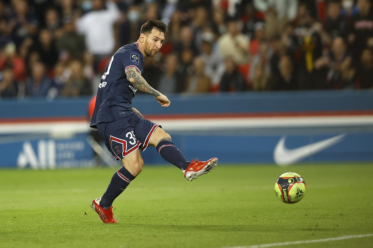 París Saint-Germain no contará con Lionel Messi para el partido de este sábado, debido a que el argentino no se recuperó de la lesión en la rodilla. (ARCHIVO)