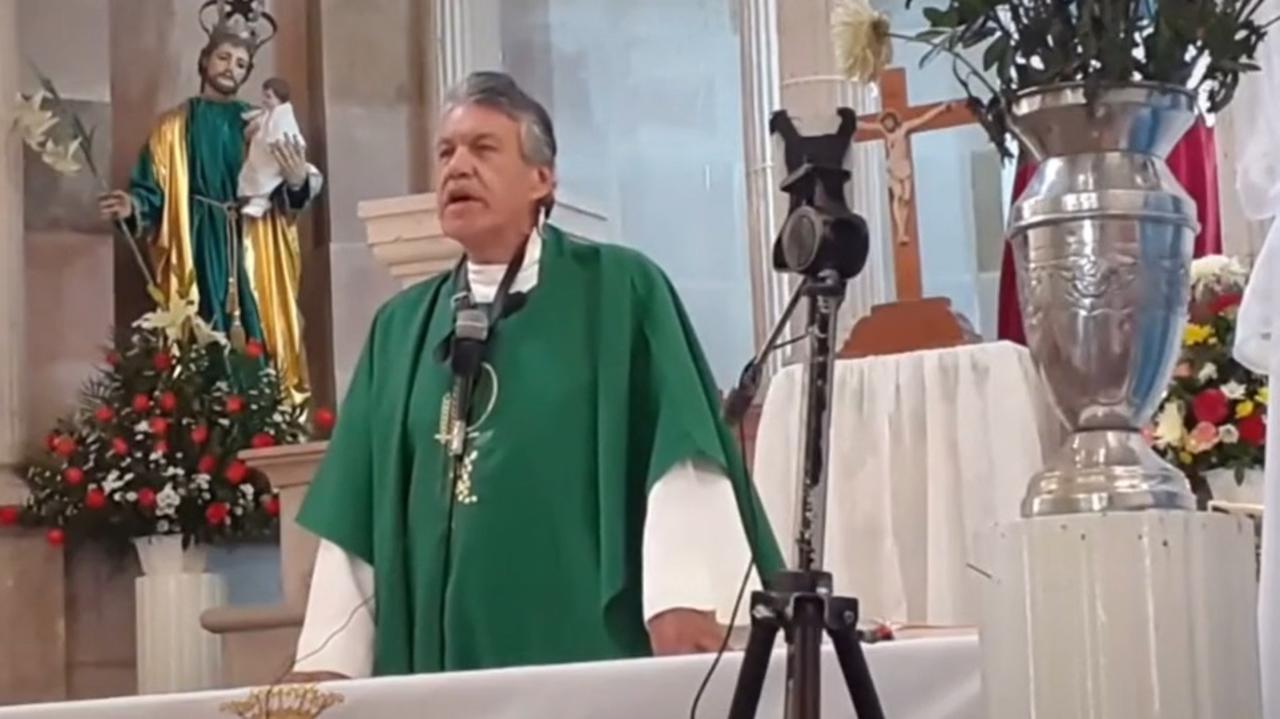 Mientras algunos criticaron las palabras del sacerdote, otros aplaudieron lo 'sincero' y 'real' que les resulta (CAPTURA) 