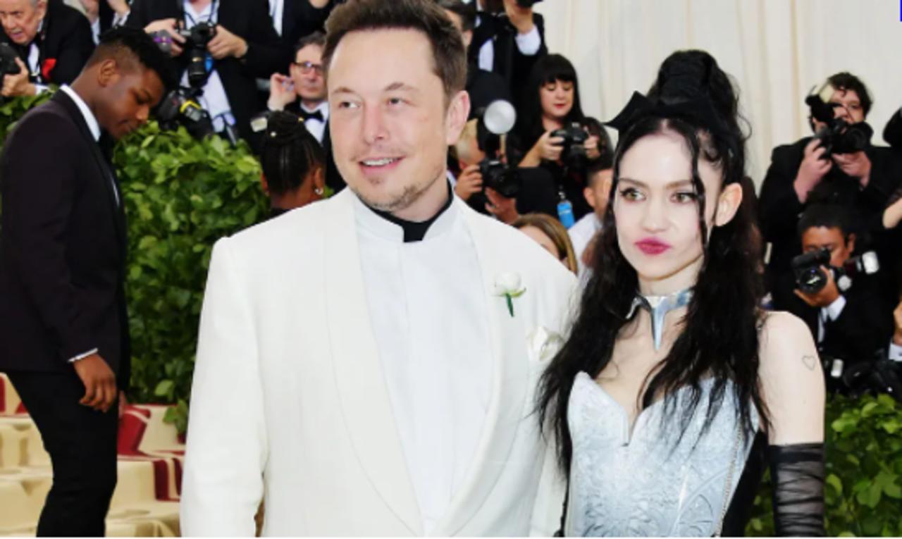 El noviazgo del CEO de Space X y Tesla, Elon Musk y la cantante y productora Grimes llegó a su fin tras tres años de relación, el empresario señaló que aun se aman y están en buenos términos pero están 'semiseparados'. (CORTESÍA) 

