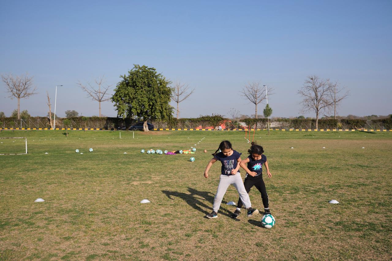 Una investigación lanzada por la Fundación Barça y UNICEF confirma que el deporte puede tener un impacto relevante en la educación y el desarrollo de habilidades de los niños y niñas. (ARCHIVO)
 
