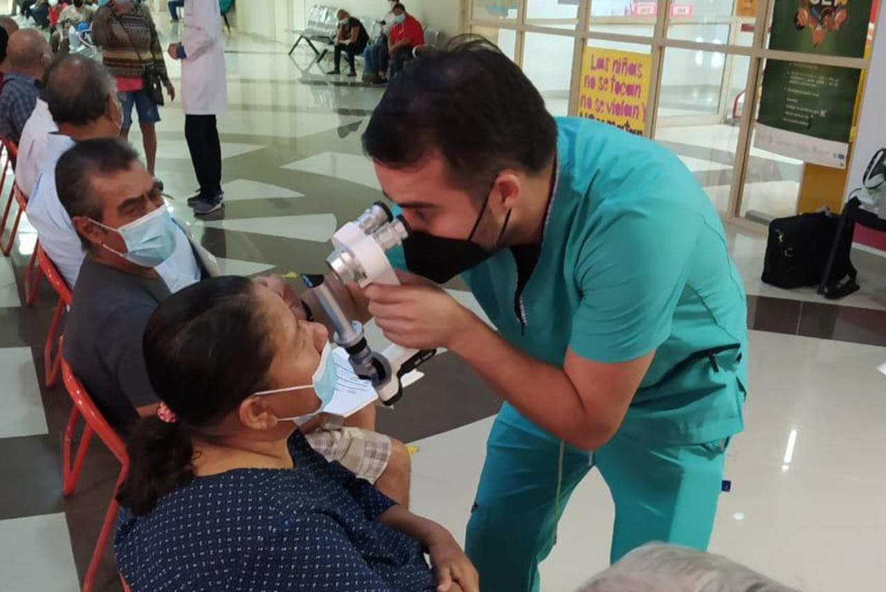 Suman 53 adultos mayores originarios de San Pedro beneficiados del programa de cirugía de cataratas que ofrece la Fundación Ale y el Hospital General de la Ciudad de Torreón. (EL SIGLO DE TORREÓN) 
