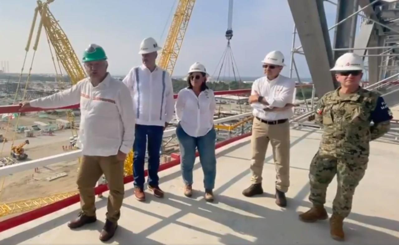 El presidente Andrés Manuel López Obrador aseguró que en junio de 2022, es decir, en nueve meses será inaugurada la refinería de Dos Bocas, en Paraíso, Tabasco, que en su conjunto será el complejo petrolero más importante de México. (CORTESÍA) 
