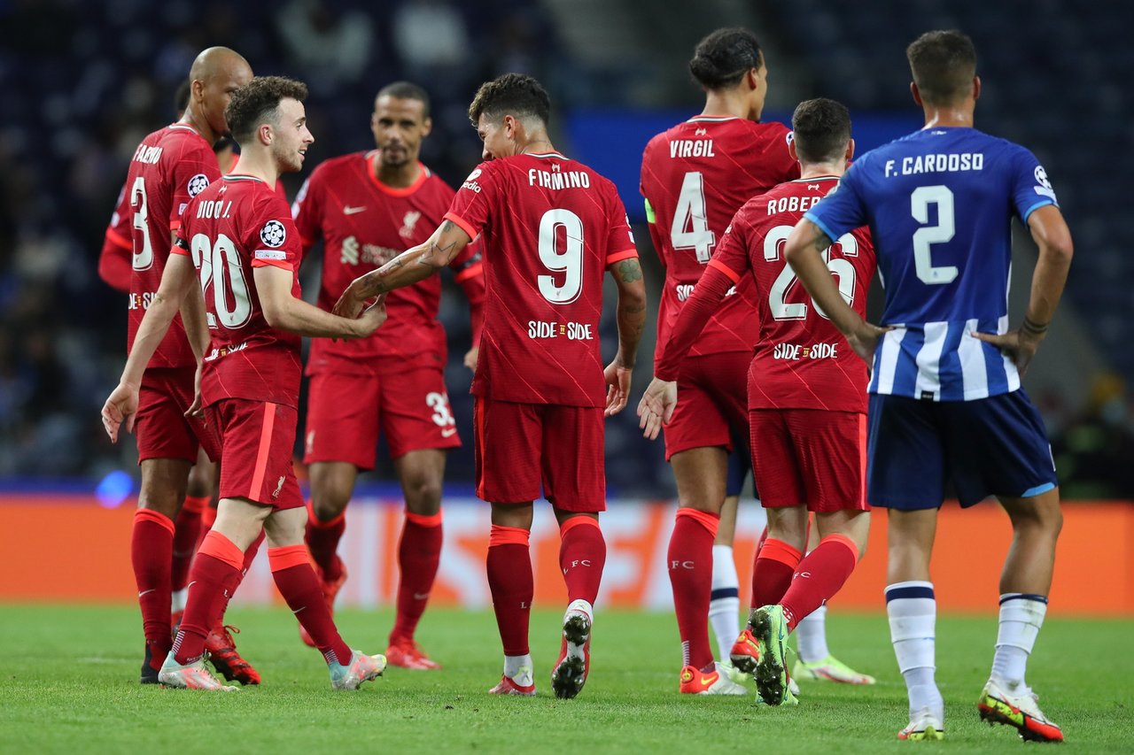 Liverpool vence al Porto con dobletes de Salah y Firmino
