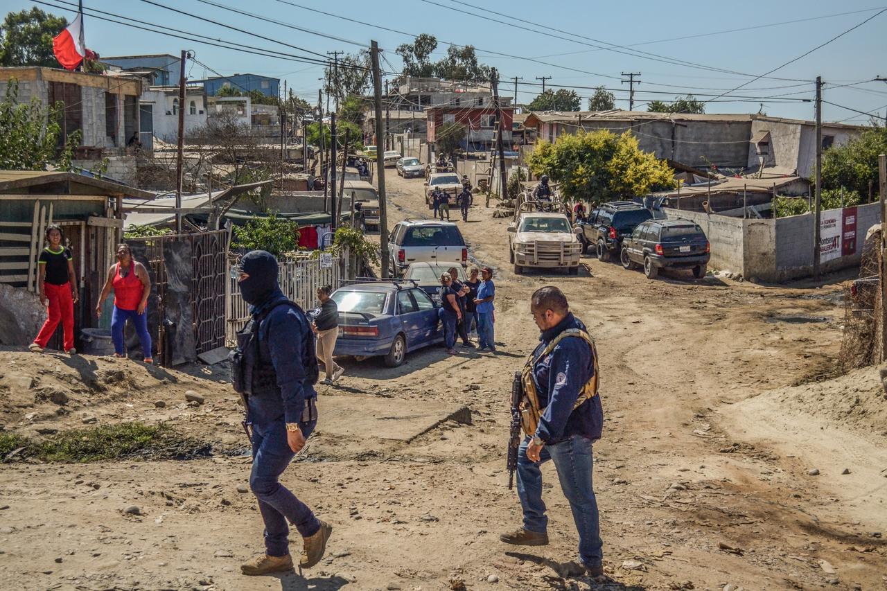 En plena crisis y sin un panorama alentador próximo, los migrantes que llevan ya varios meses varados en la ciudad de Tijuana hoy se enfrentan a otra preocupación: la creciente violencia que azota esta frontera mexicana. (ARCHIVO) 

 