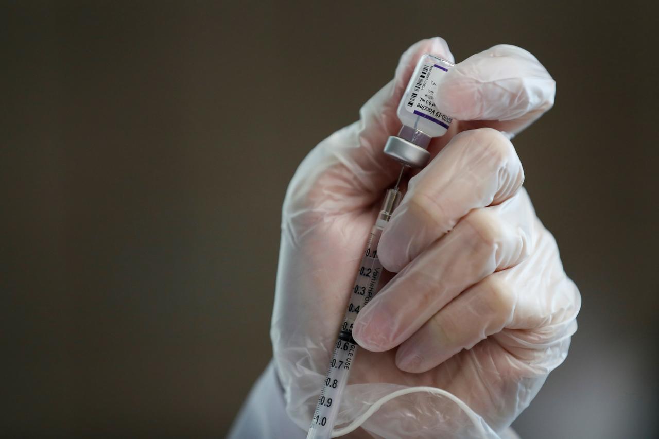 Un grupo de hospitales despidió a 175 empleados por no querer vacunarse contra la COVID-19 en Carolina del Norte (EUA), informó este martes Novant Health, que gestiona 15 centros sanitarios en ese estado con más de 2,300 médicos. (ARCHIVO) 
