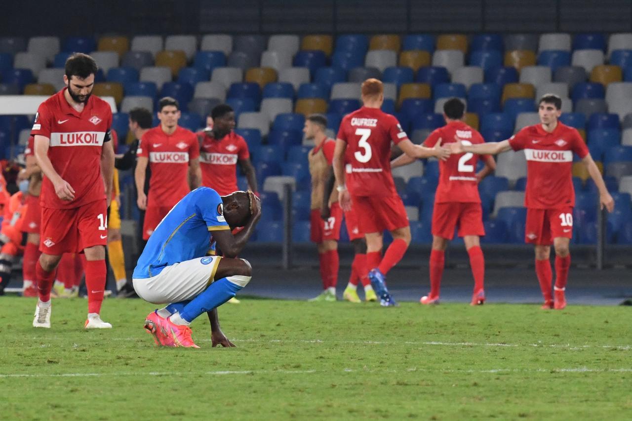 Tomar la ventaja apenas a los 11 segundos no bastó para que el Napoli evitara una derrota el jueves, en la segunda fecha de la fase de grupos de la Liga Europa.
