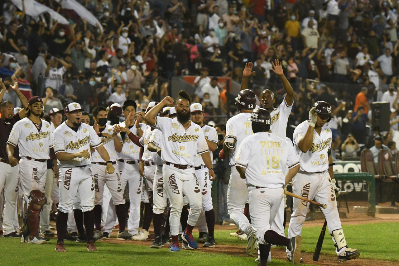 El Rey de los Deportes se encargará de encender las luminarias del estadio de beisbol de la Revolución durante el último trimestre de este año, con la participación de los Algodoneros del Unión Laguna en la Liga Invernal Mexicana, circuito cuya creación anunció la Liga Mexicana de Beisbol (LMB). (ARCHIVO)
