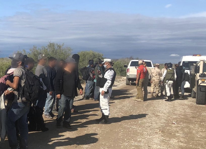 Rescata Grupo Beta a 59 migrantes abandonados en Acuña
