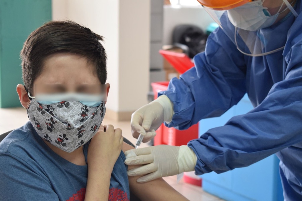 La vacuna Pfizer es la única autorizada por la Cofepris para ser aplicada a menores de edad.