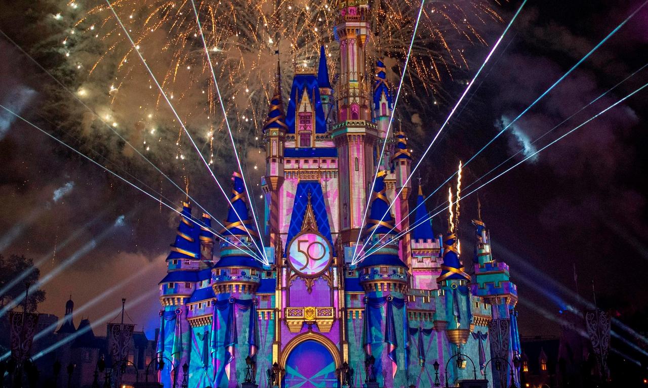 Walt Disney World celebra su 50 cumpleaños convertido en el mayor conjunto de parques de atracciones, y lo hace con anuncios de nuevas aperturas y atracciones y el estreno de nuevas experiencias para mantener el interés en el destino turístico de su tipo más visitado del mundo. (ARCHIVO)  