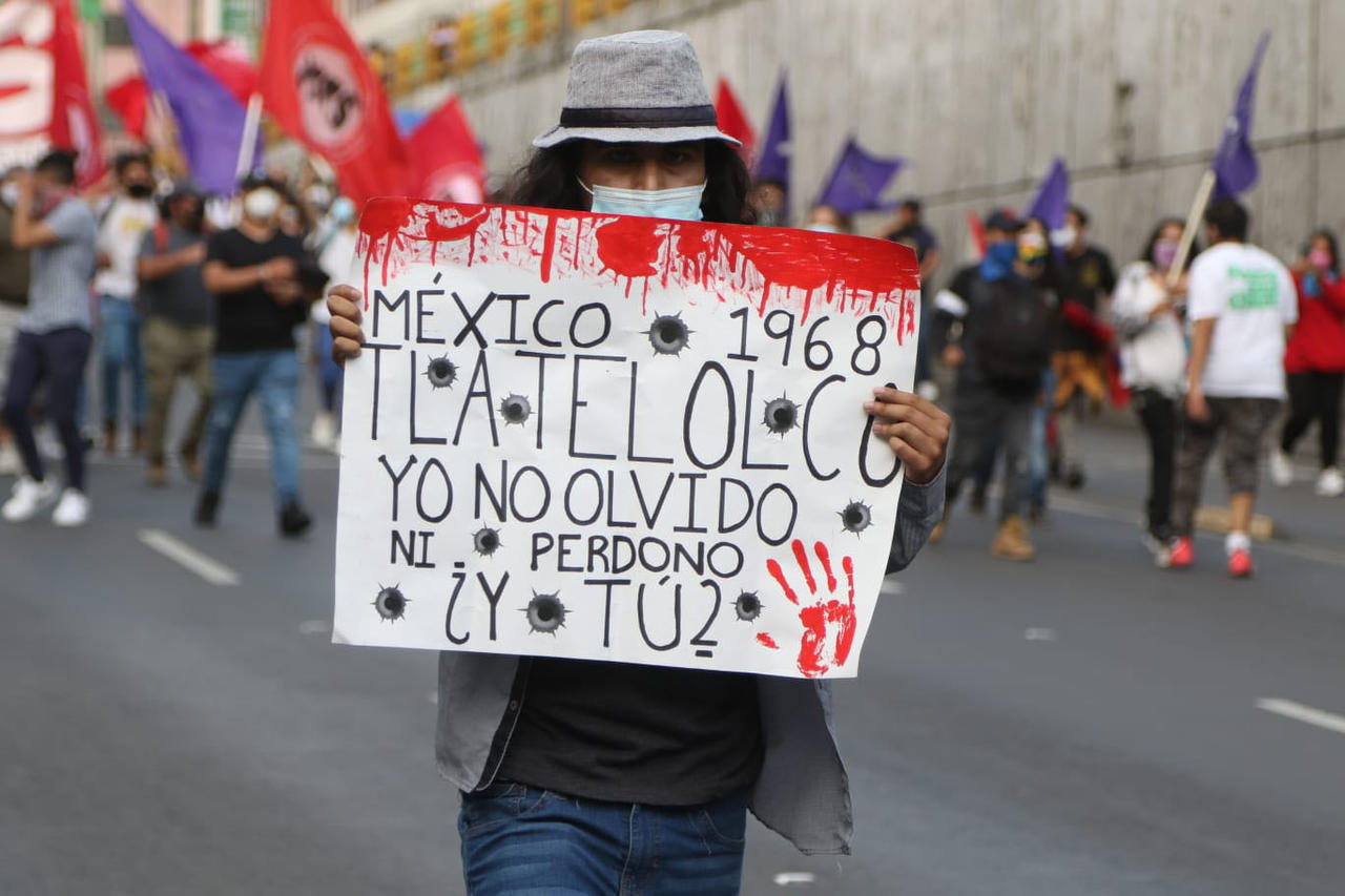 México pretende hacer justicia sobre uno de los periodos más negros de su historia: 25 años de la segunda mitad del siglo XX en que los cuerpos policiales y militares torturaron, asesinaron y desaparecieron a cientos de personas. (EL UNIVERSAL)