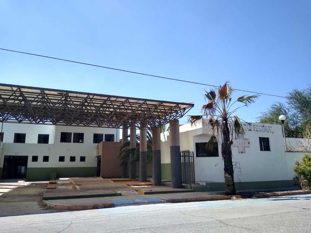 Exigen mejorar vigilancia en el ahora abandonado Hospital Militar de Torreón, en la colonia Luis Echeverría. (EL SIGLO DE TORREÓN)