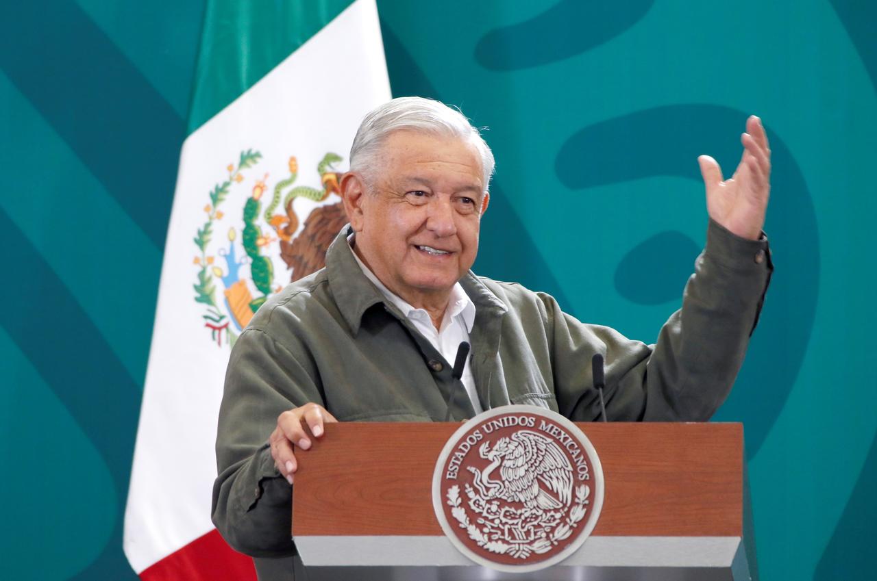 El presidente Andrés Manuel López Obrador anunció que tras terminar de vacunar contra COVID a los mayores de edad -al menos con una dosis a finales de octubre-, retomará los actos masivos en plazas públicas. (ARCHIVO) 
