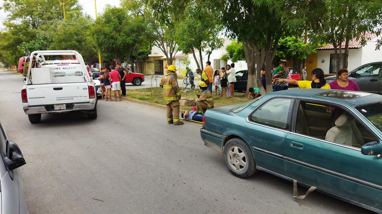 Los primeros reportes indican que ambos conductores circulaban sobre la calzada Durango y al llegar a la altura de la calzada Coahuila el conductor del vehículo verde se impactó de frente contra la parte posterior izquierda del auto blanco.