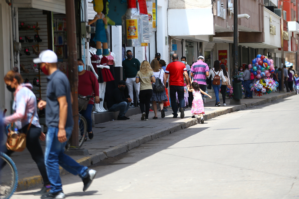 Se percibe mayor movilidad en la zona Centro; sin embargo, las personas no traen suficiente dinero. (EL SIGLO DE TORREÓN) 