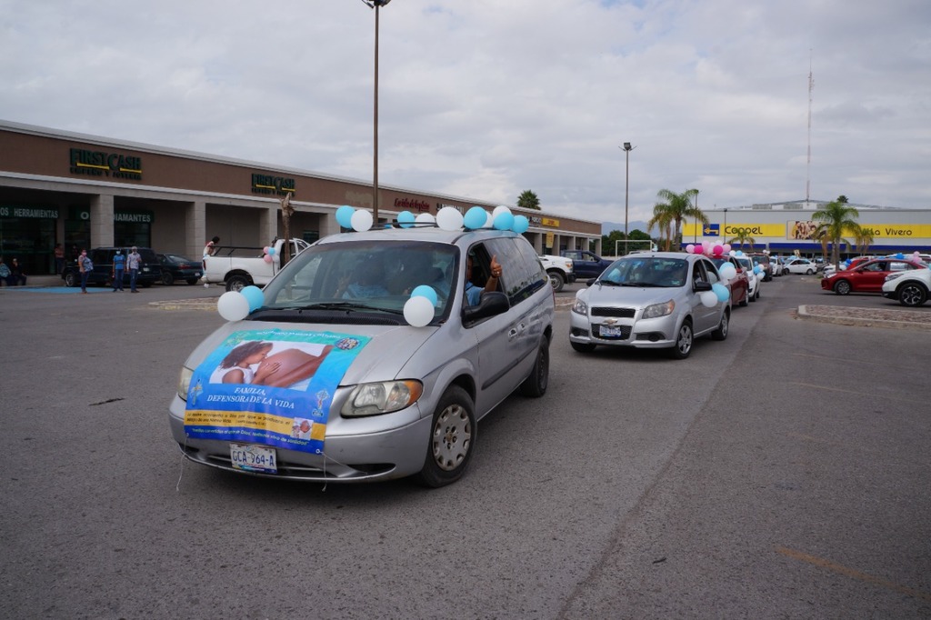 Ciudadanos participaron en Caravana a Favor de la Mujer y de la Vida; salieron de Lerdo, pasaron por Gómez y llegaron a Torreón. (EL SIGLO DE TORREÓN)