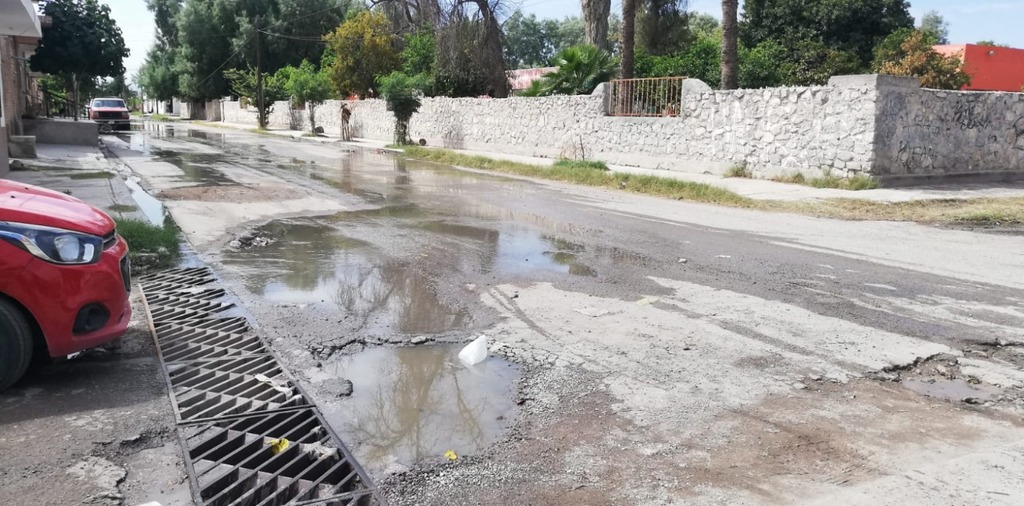 La falla en el sistema de bombeo del cárcamo provoca encharcamientos en varias colonias. (EL SIGLO DE TORREÓN / Mary Vázquez)
