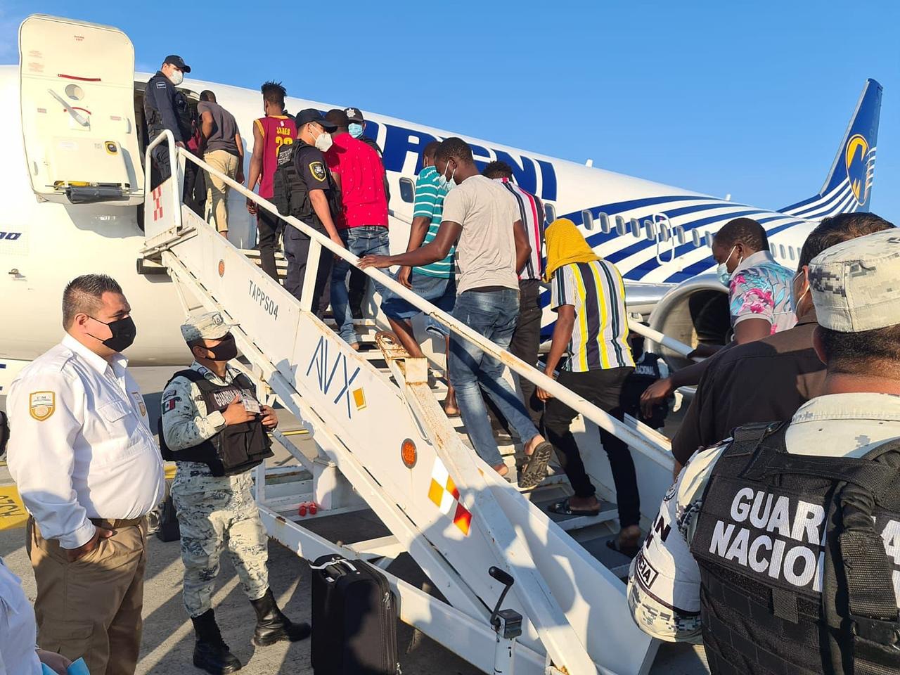 No se especificó si todos los haitianos del vuelo del miércoles regresaban de manera voluntaria. (EFE)