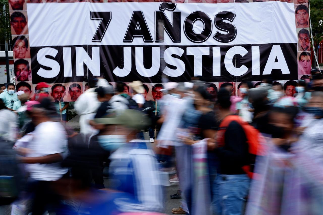 'Si el gobierno de López Obrador no esclarece el caso de la desaparición de los 43, sería la peor situación de su vida política'. (EFE)