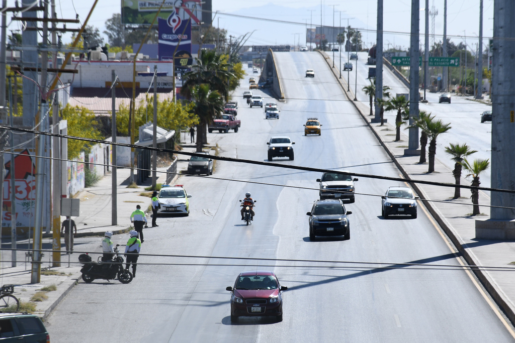 Autoridades municipales analizan la necesidad de extender el operativo de vigilancia especial con 'radar' a la carretera Torreón-Matamoros; buscan evitar más accidentes de consecuencias graves. (EL SIGLO DE TORREÓN)
